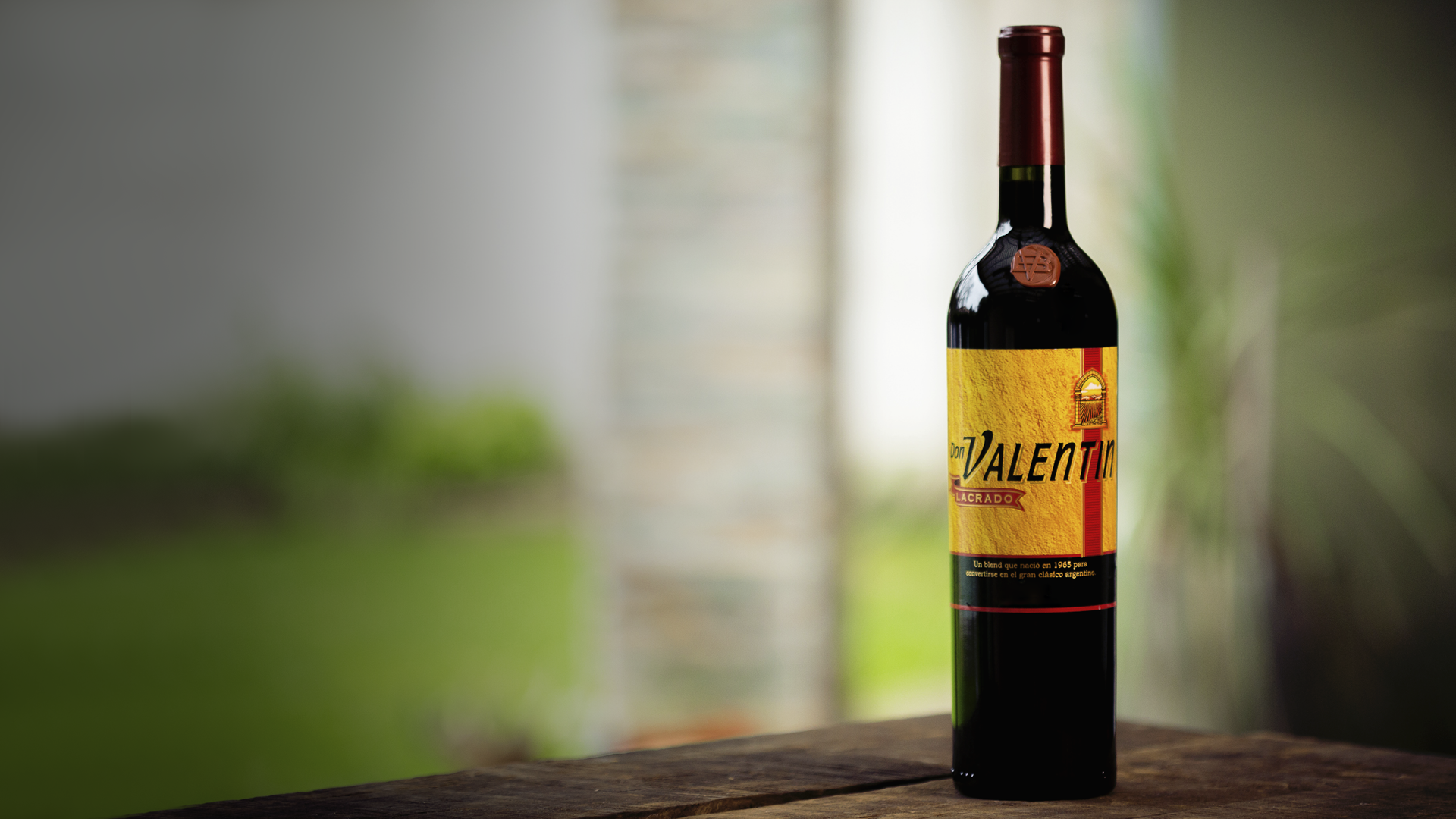 Botella de Don Valentín Lacrado Clásico Tinto